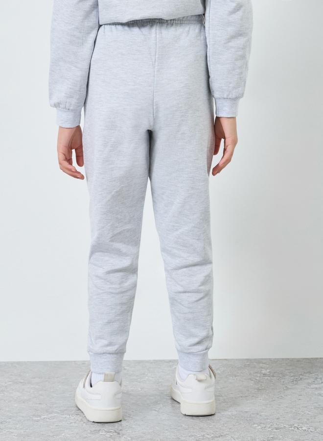 ستايلي جوغر بحواف مكبلة وطبعة جرافيك - Image 4